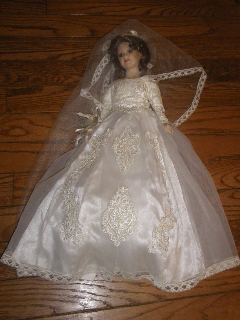 Vintage 24” Porcelain Bride Doll Ivory Satin Wedding Gown Lace Veil Bouquet